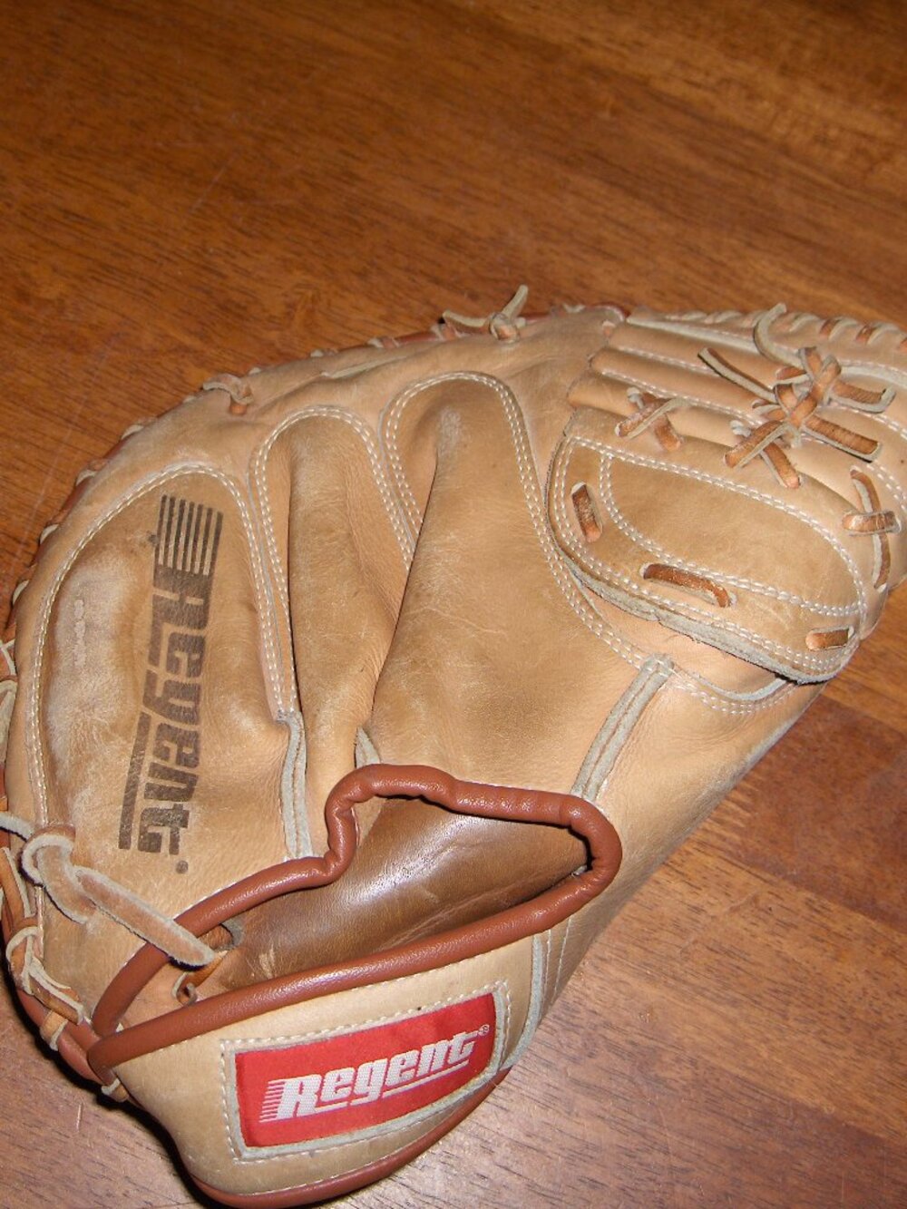 Vintage Regent RHT Catchers Mitt # 00124